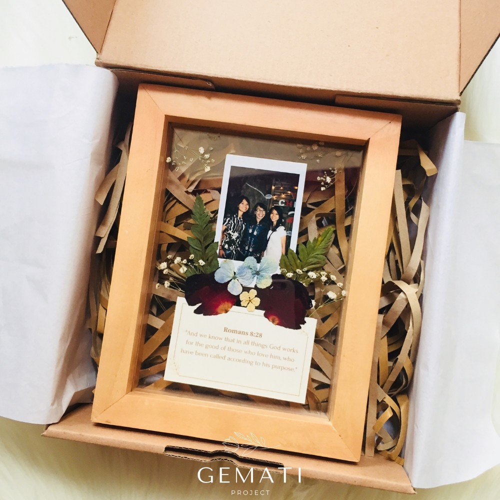 Pressed Flowers Frame - Frame Foto - Kado Valentine Wedding Birthday Wisuda