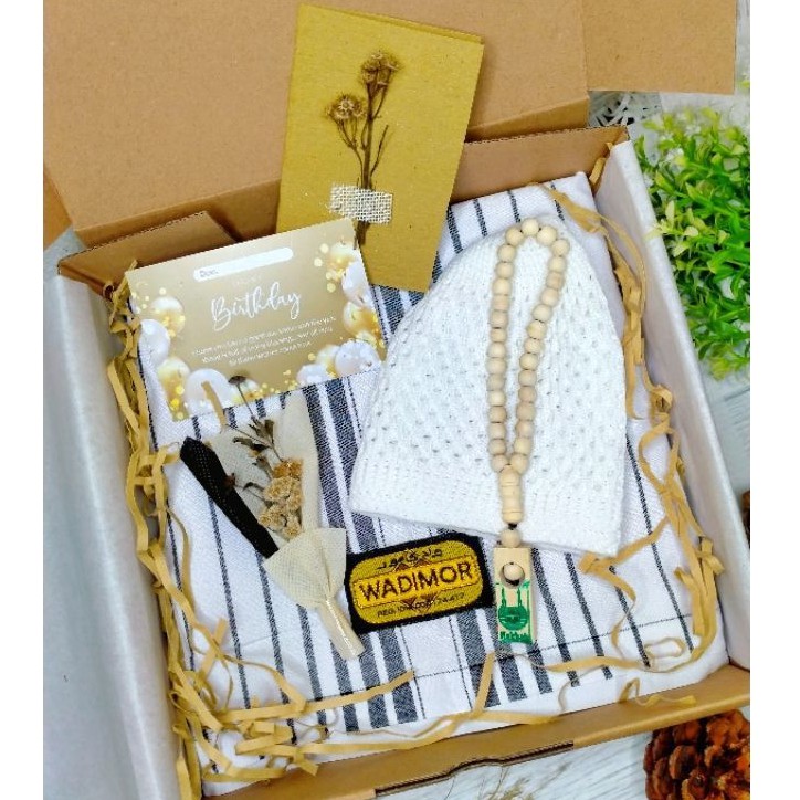 HAMPERS KADO COWOK MUSLIM / HAMPERS SARUNG DEWASA / KADO ULANG TAHUN