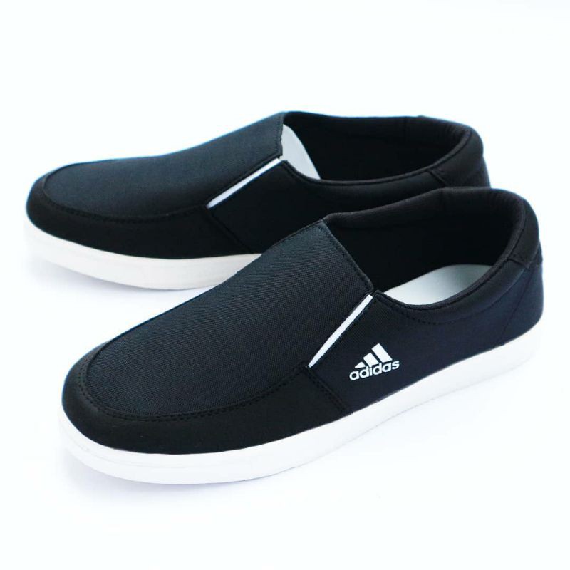 SEPATU SLIP ON PRIA ADIDAS