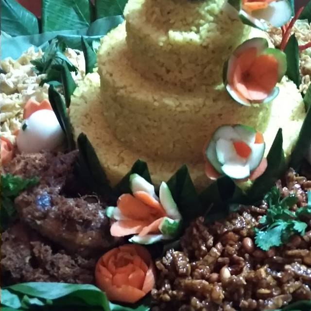 TUMPENG NASI KUNING TAMPAH KECIL