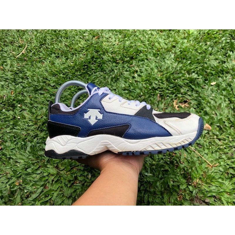 Sepatu Descente Second 39