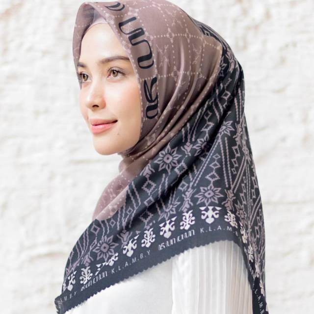 Wearing Klamby kanaka scarf Bromo