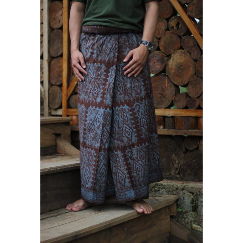 Sarung Batik Megamendung