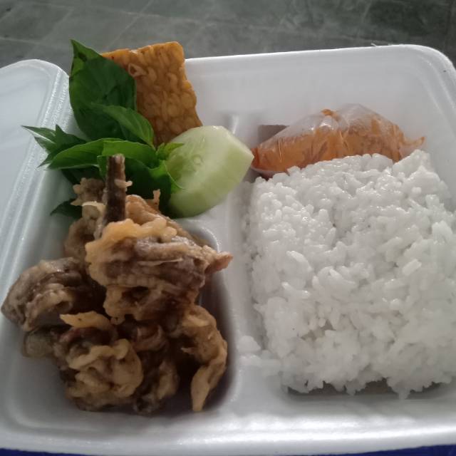 

Nasi Lalapan Belut Krispi