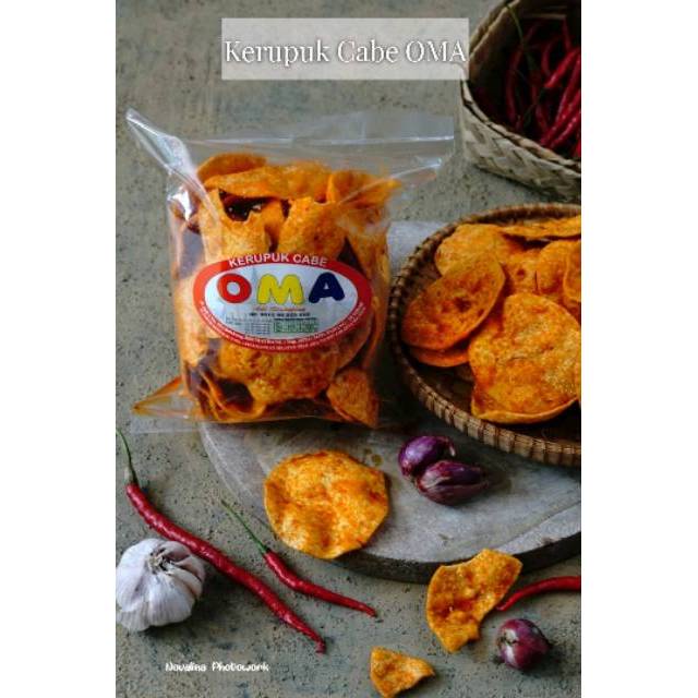 

Kerupuk Opak Singkong Pedas OMA 250 gram / Kripik Singkong Cabe Oleh-OLeh Makanan Khas Padang