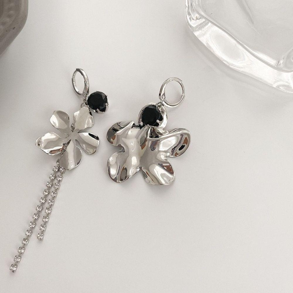 NEEDWAY Asimetris Bunga Anting Temperamen Kualitas Tinggi Perempuan Perhiasan Desain Rasa Hadiah Indah Wanita Telinga Studs