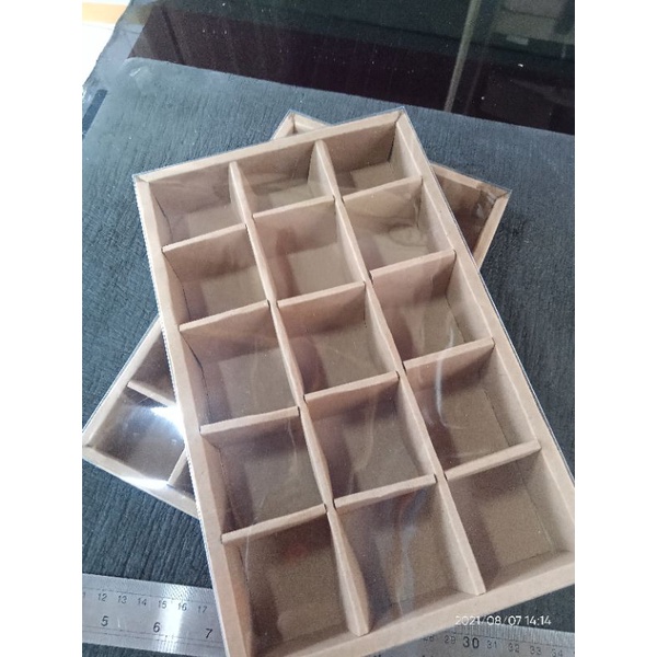 

box sekat 15 ( 4 cm persekat dan tinggi 3,5 cm )