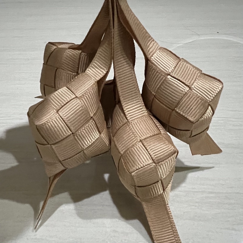 

Ketupat Pita Bahan Grosgrain | SINGLE COLOR/ SATU WARNA | LIGHT BROWN | Ketupat Mini | Ketupat Lebaran | Ketupat Kain | Ketupan Hiasan | Ketupat Dekorasi