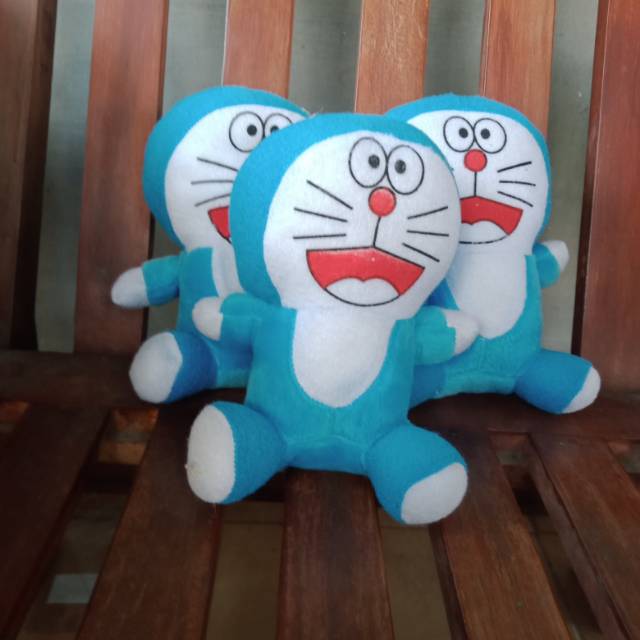 boneka mini doraemon