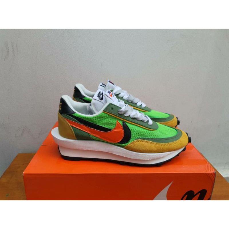 sepatu sneakers Nike sacai LD waffle green yellow