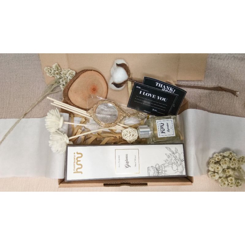 HAMPERS REED DIFFUSER/PENGHARUM RUANGAN/HAMPERS MURAH/KADO ULANG TAHUN/KADO WEDDING