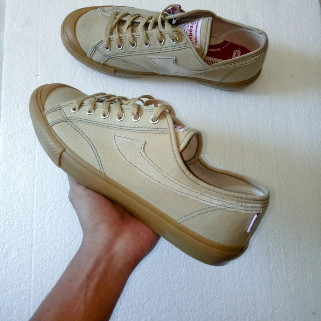 SEPATU COMPASS GAZELLE LOW CAPPUCINO
