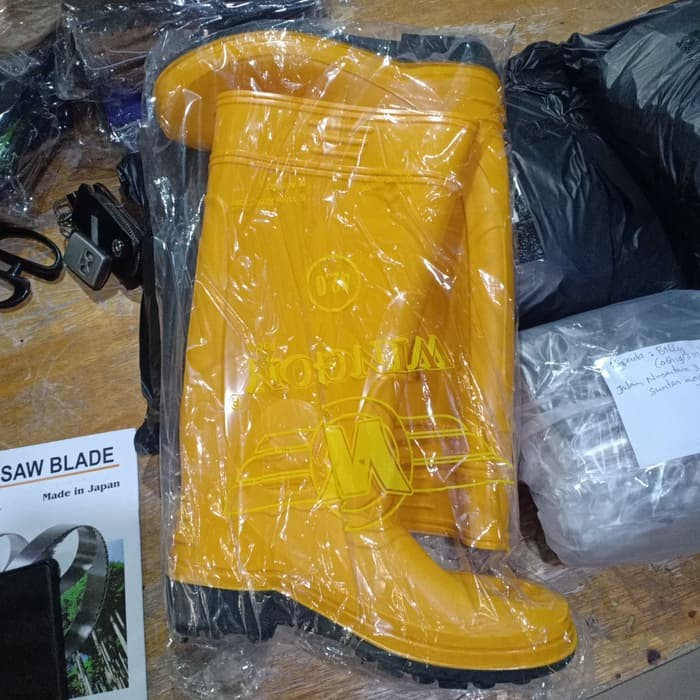 sepatu boot wing on warna kuning