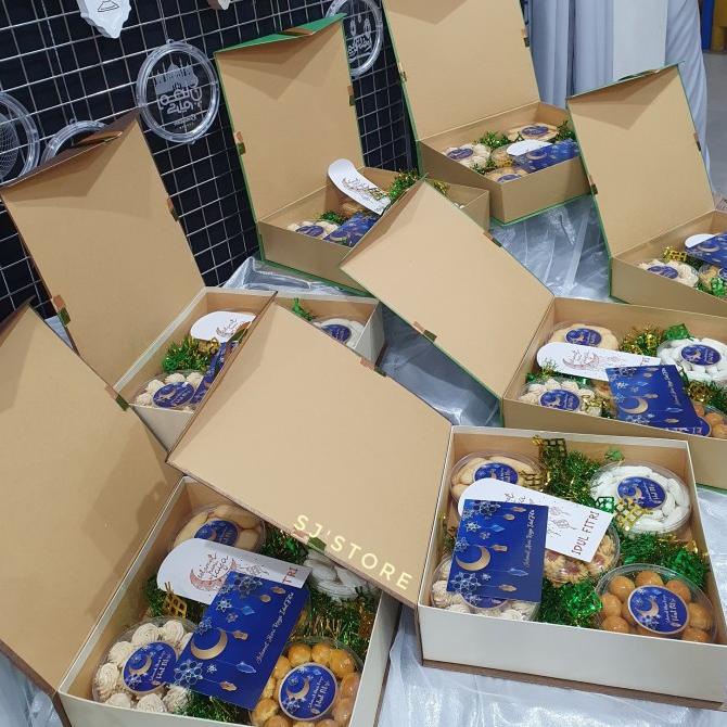

PAKET BOX HAMPERS LEBARAN KUE KERING TOPLES MURAH 24 XCD521XS