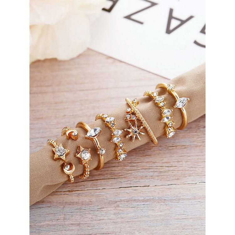 7 Pcs / Set Cincin Emas Bentuk Bulan Bintang Gaya Bohemian Untuk Wanita