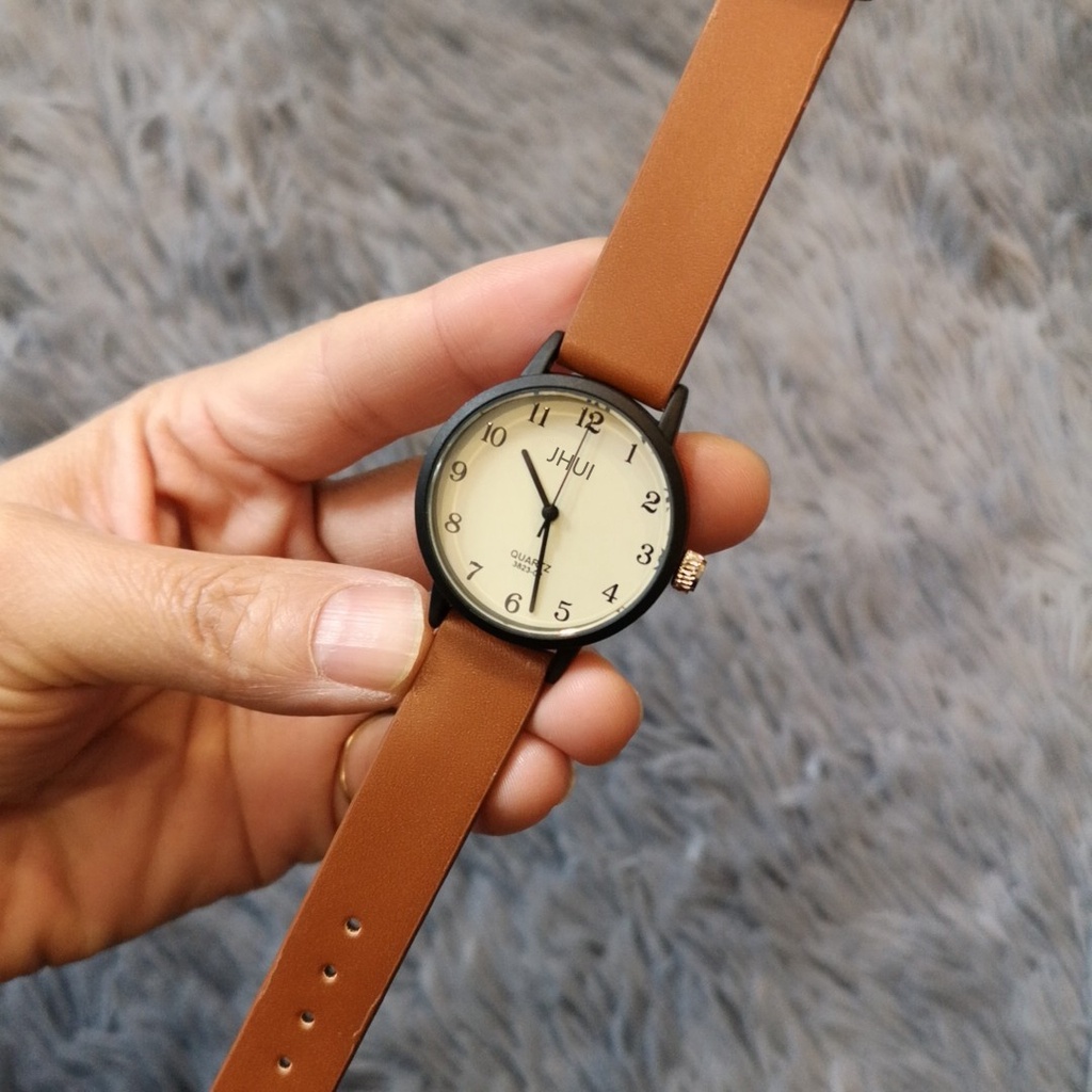 Jam Tangan Analog Quartz Wanita Simple Strap Pu Korean Style Import