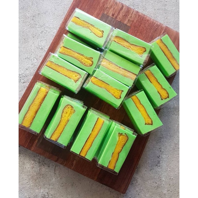 

180cakeanddessert Cake Puding Busa Pandan Loyang 24x24 jadi 36pcs
