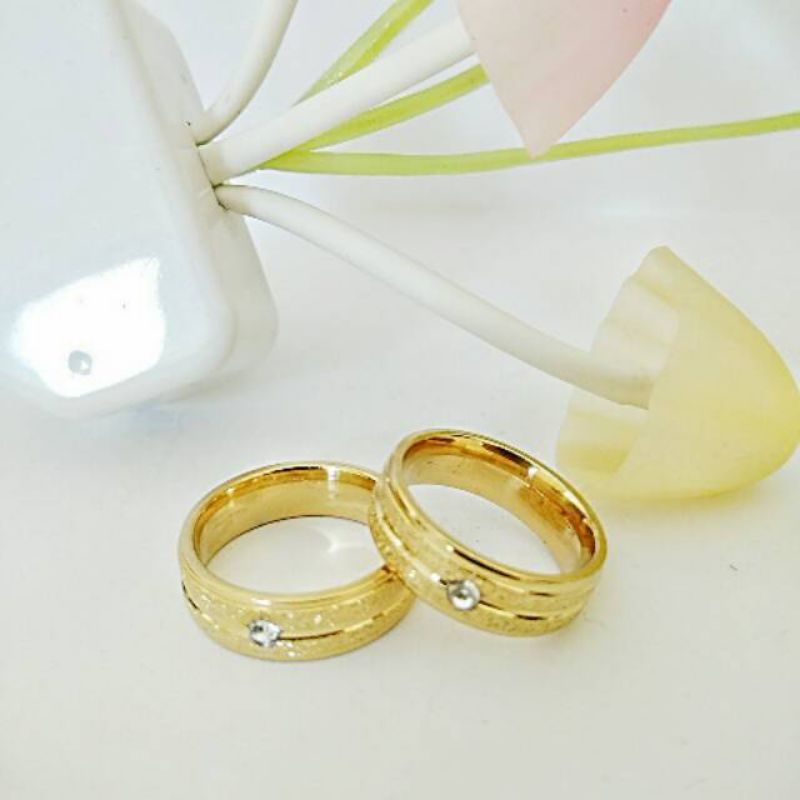 Cincin pasir permata simple dan glamour