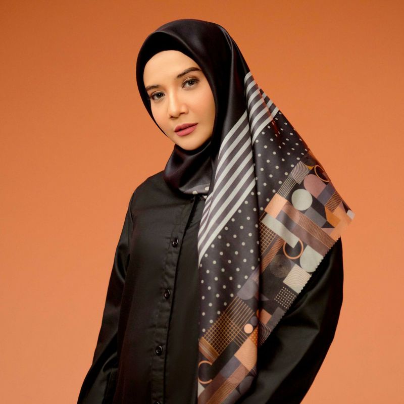 Hijab Deenay X Zaskia Sungkar Sparkle Black