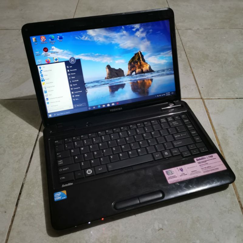 Laptop Toshiba Satelite L740 intel Cor i3 Ram 4GB/320Gb 14 inc Windows 10