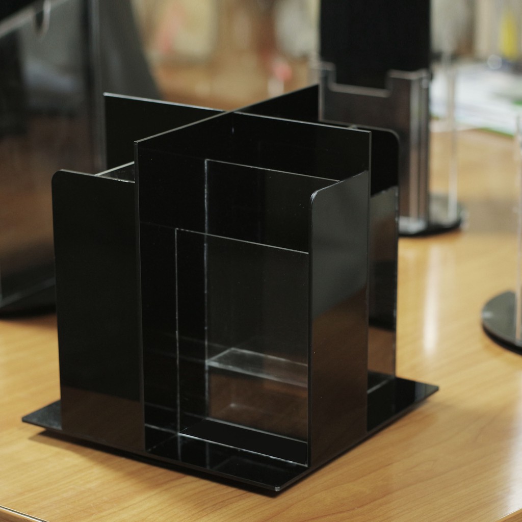 Tempat brosur 8 Slot / tempat brosur 1/3a4 / tempat brosur akrilik / akrilik tempat brosur