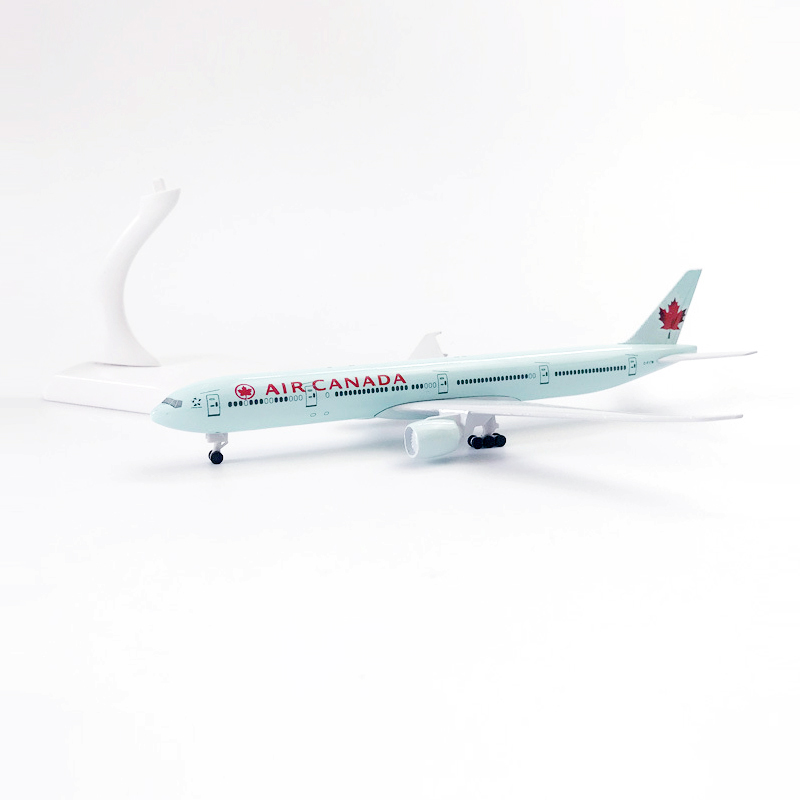 Model Pesawat Terbang Canada Boeing 777 B777 Model Die-cast Bahan Metal Ukuran 16CM / 20CM