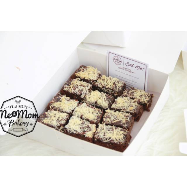 

Brownies Signature Small/ Cemilan Enak / Kue Kekinian / Kado Kue / Kuetart Ultah / Gift