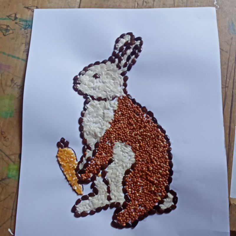 Lukisan kolase Biji Kelinci