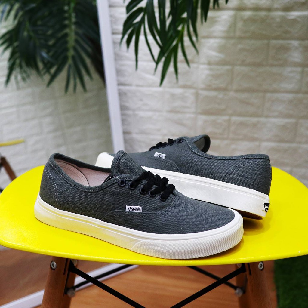 Jual SEPATU VANS AUTHENTIC FULL BLACK HITAM POLOS WHITE PUTIH OLDSKOOL ...