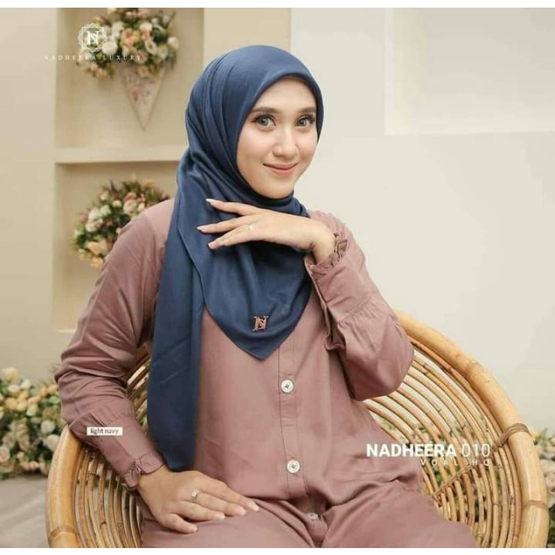 HIJAB SEGIEMPAT NADHEERA LUXURY N 010