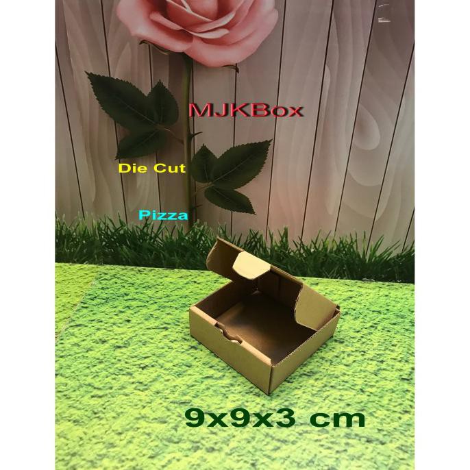 

Kardus/Karton/Box Uk. 9X9X3 Cm,,Die Cut....Baru Polos
