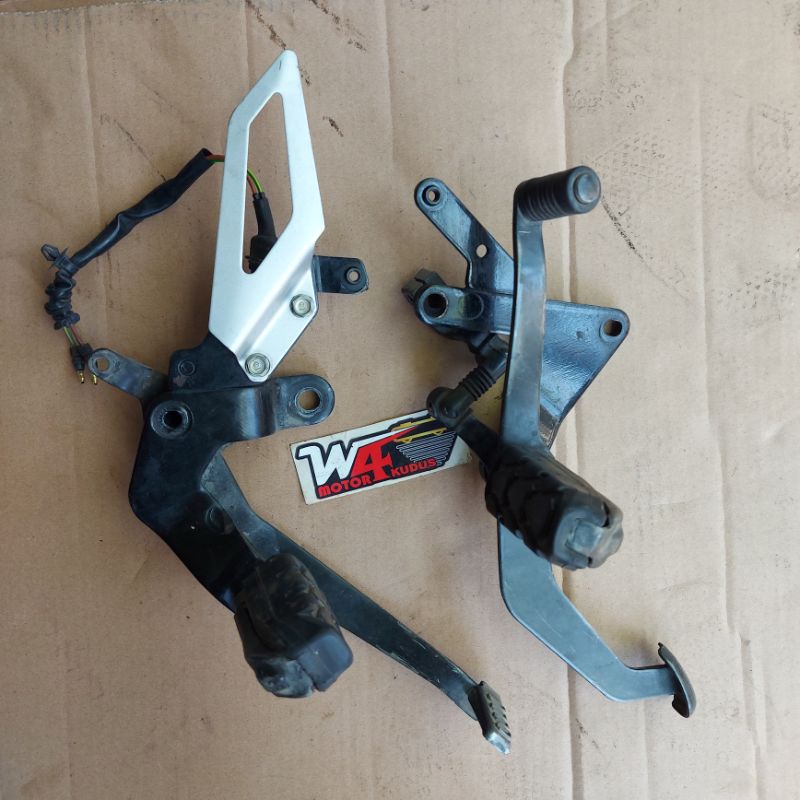 FOOT STEP FOOTSTEP DEPAN SONIC 150 SUPRA GTR 150 ORIGINAL