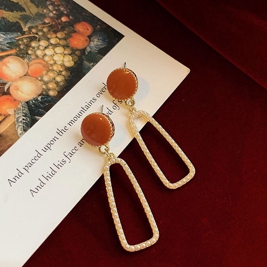 2023fashion Baru Anting Logam Anting Wanita Retro Mutiara Anting Aksesoris