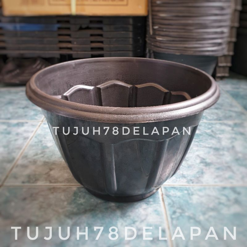 Pot Bunga Vigo Hitam 30cm/Pot Bunga Plastik Hitam