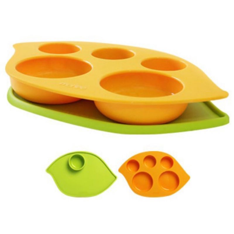 MONEE Silicone Food Plate (Non-slip &amp; Suctions to the table)