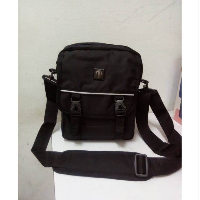 Tas selempang Tracker ORI include Raincover