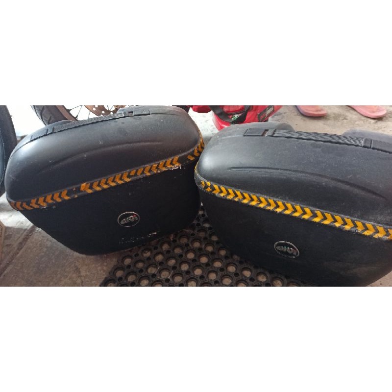 Box Givi E 21 plus bracket SB 2000