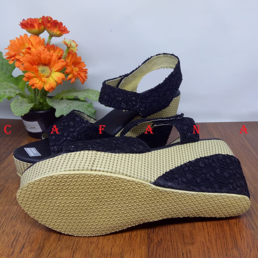 Cafana Sandal Wedges Wanita Brukat SDW64 Wedges