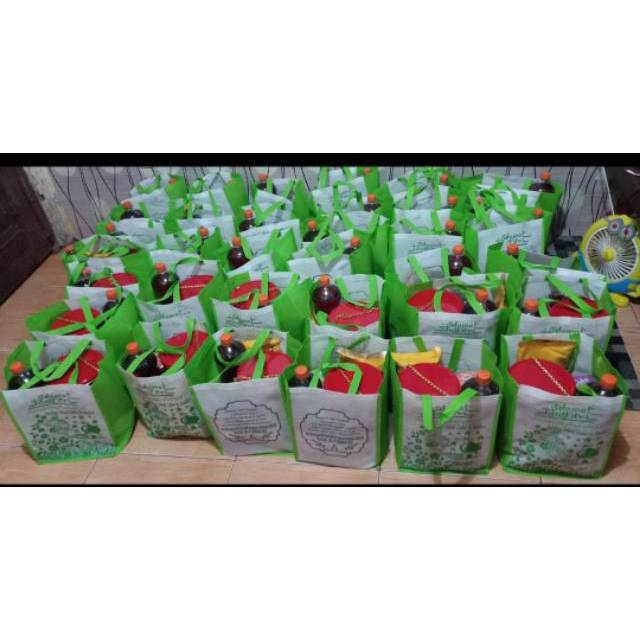 

Tas Lebaran Idul Fitri Kotak WAFER COCA COLA SIRUP MINYAK GORENG Masuk Warna Bisa Mix Warna