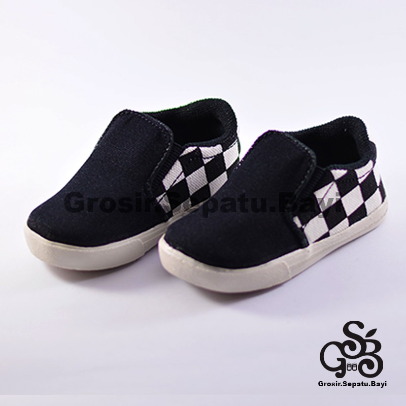 sepatu anak laki laki slip on kanvas hitam variasi catur murah
