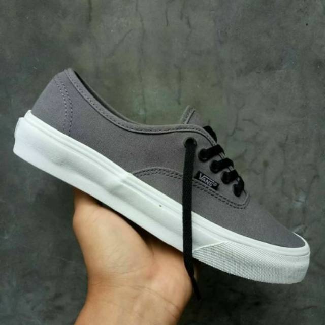 SEPATU43 VANS AUTHENTIC FULL BLACK HITAM POLOS WHITE PUTIH OLDSKOOL ERA SK8 PREMIUM BNIB ICC IFC DT