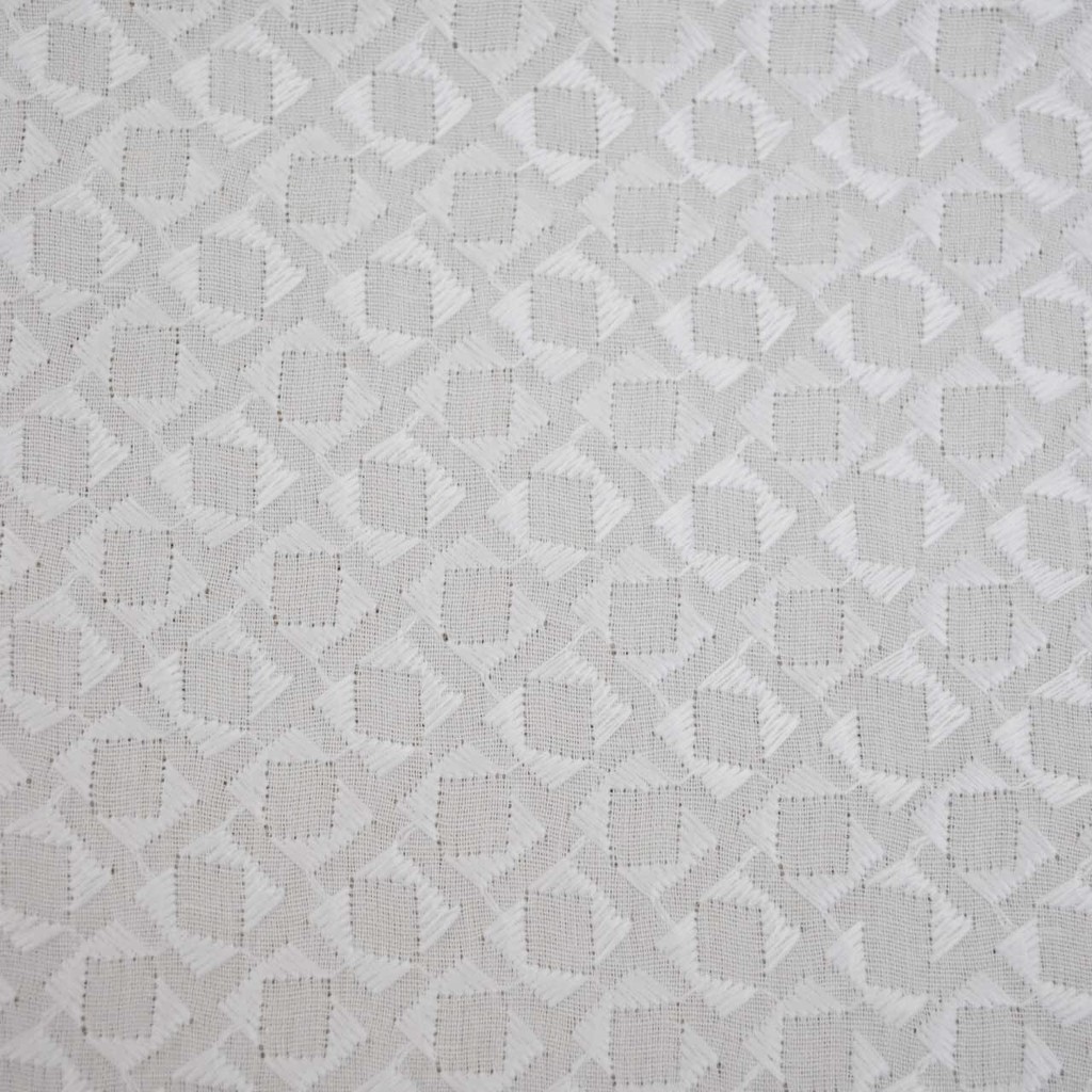 Kain KATUN / COTTON PARIS BORDIR KOTAK GEOMETRIS 0.5 meter untuk mukena