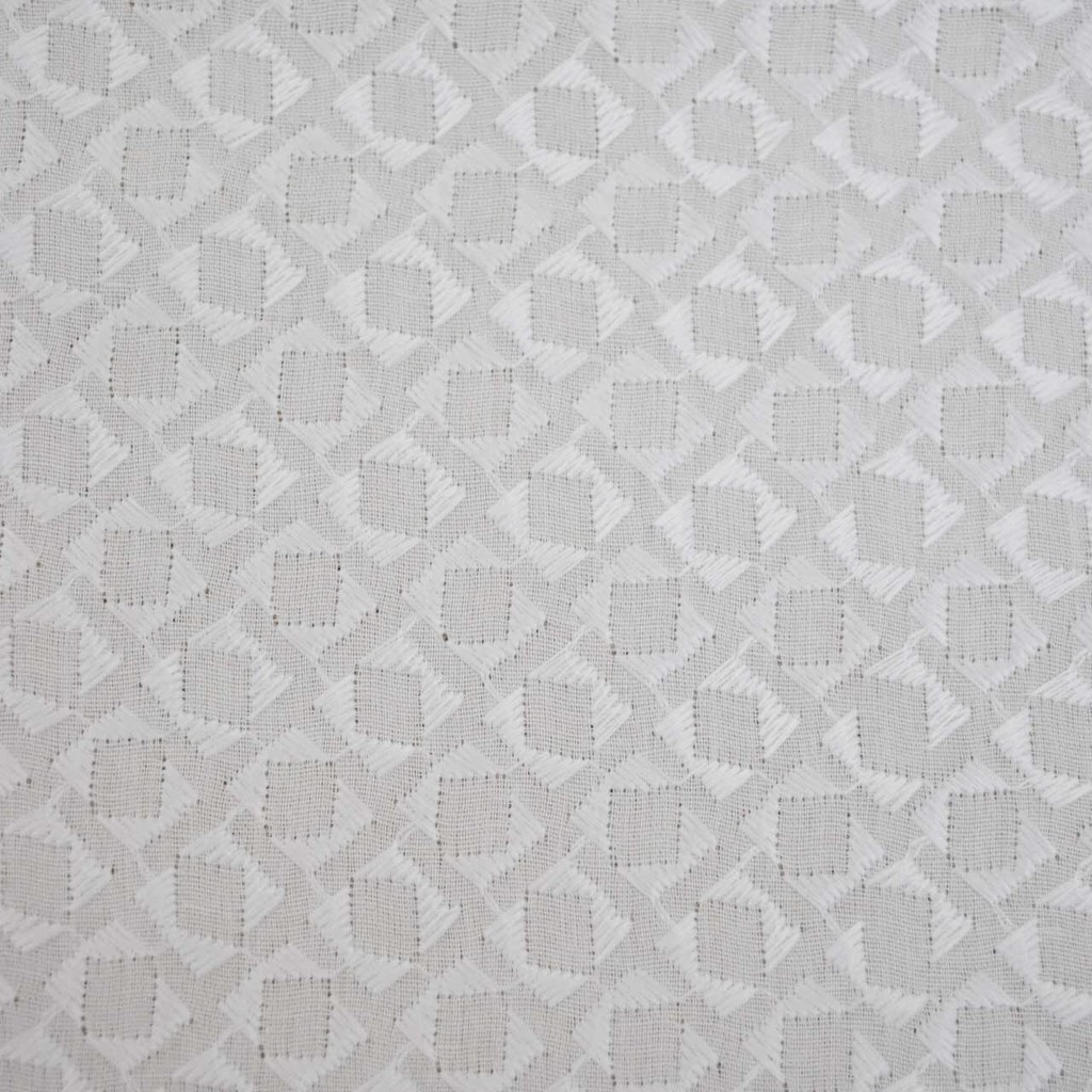 Kain KATUN / COTTON PARIS BORDIR KOTAK GEOMETRIS 0.5 meter untuk mukena