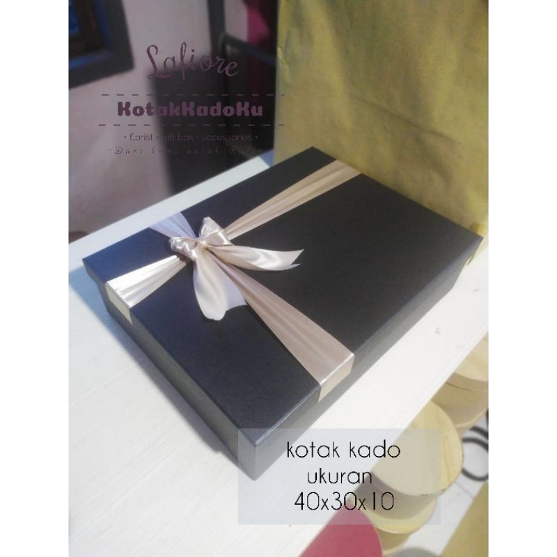 

Kotak kado ukuran 40*30*10 & 40x35x10 (PxLxT) silahkan Request warna sesuka hati