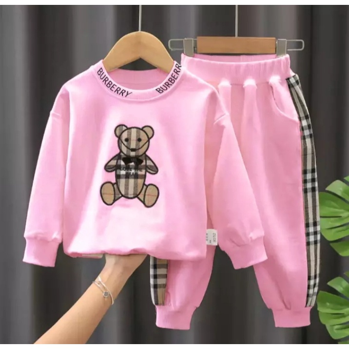 FLECE SET | SETELAN BAJU SWEATER ANAK PEREMPUAN SWEATER BURBERRY BEAR 3 WARNA 1-5 TAHUN - PINK-HITAM-ABU-ABU