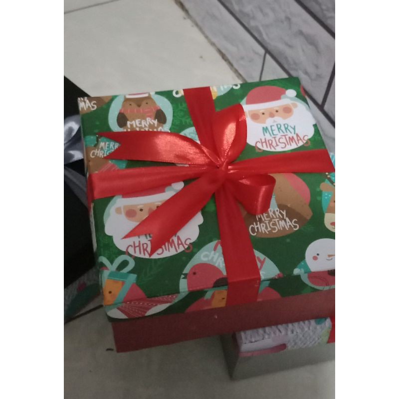 

kotak kado nuansa Natal 15x15x8cm