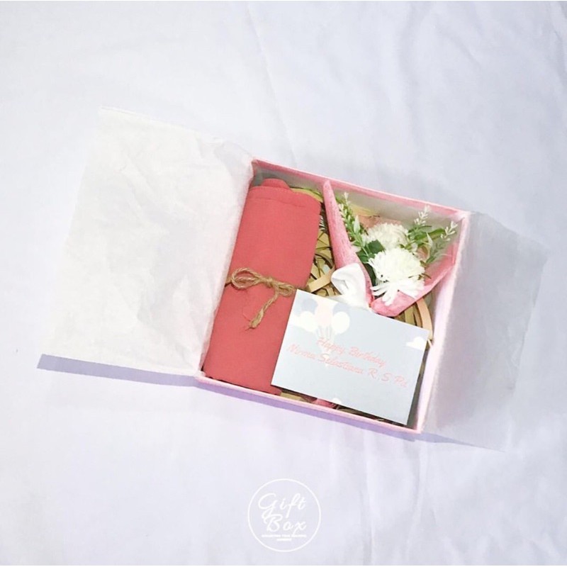 

GIFTBOX UNTUK CEWEK