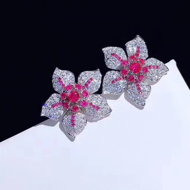 Fashion Personalized Three-Dimensional Petal Diamond Stud Earrings