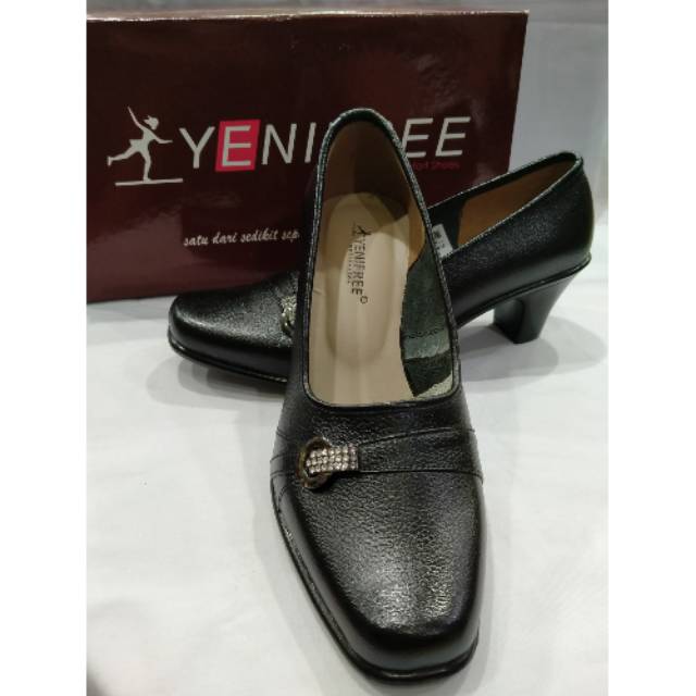 Sepatu Fantovel Wanita Yenifree