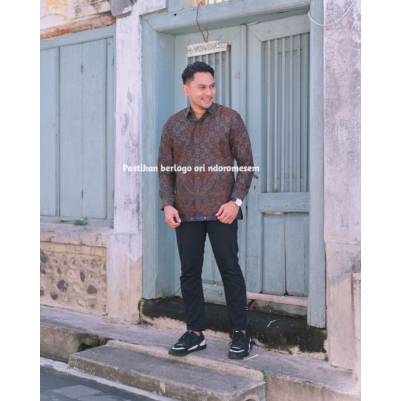 KEMEJA BATIK EKSKLUSIF TERBARU BATIK PREMIUM LENGAN PANJANG WARNA COKLAT PANTUN KAMULYAN FULL FURING